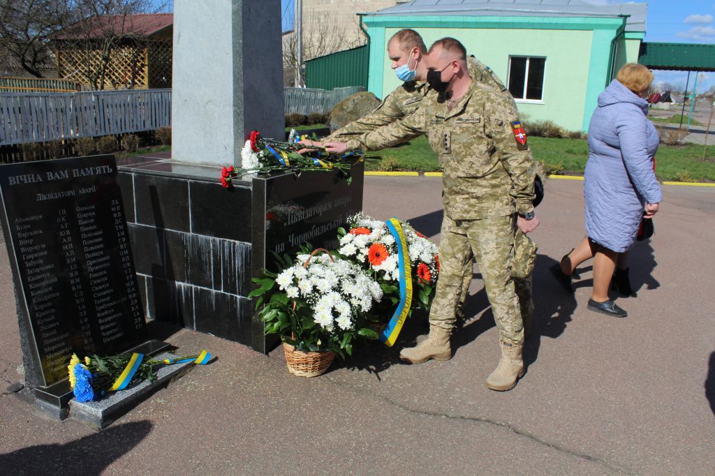У Чуднові відбулось покладання квітів з нагоди роковин Чорнобильської трагедії
