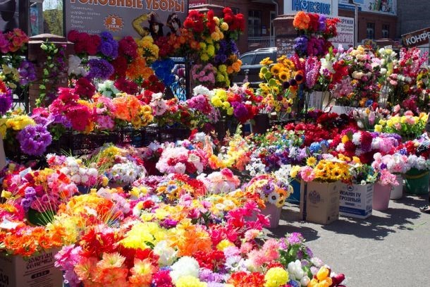 Представники релігійних конфесій Чуднівщини підтримують відмову від штучних квітів на кладовищах