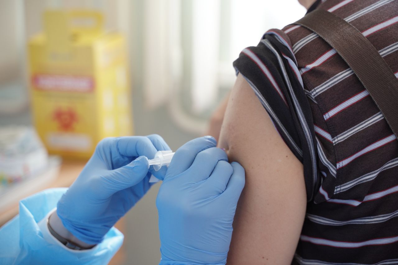 Ризики вакцинації проти смерті від COVID-19: чим пропонують вакцинуватися в Україні