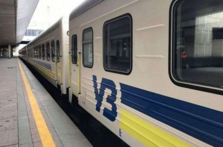 «Укрзалізниця» скасувало оформлення проїзних документів на бланках замовлення для регіональних поїздів 800-ї нумерації.