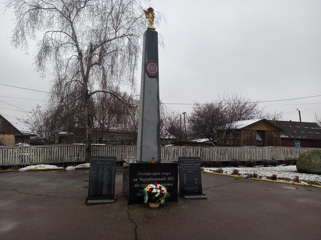14 грудня, біля пам’ятного знаку чорнобильцям-ліквідаторам відбулась урочиста церемонія покладання квітів