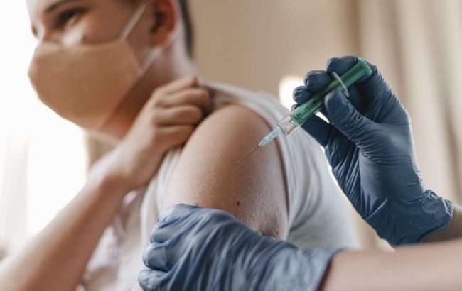 Тисяча за вакцинацію для підлітків: як її отримати та на що витратити
