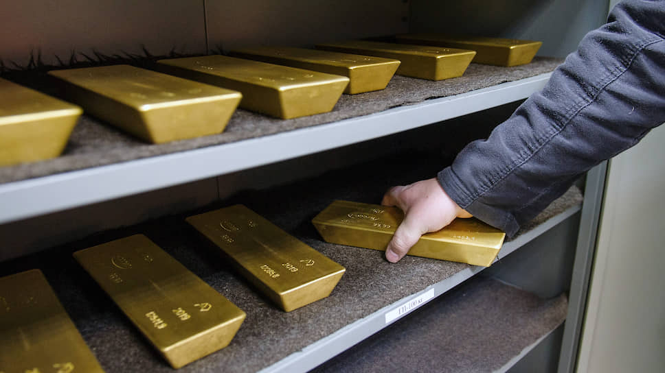 Судитимуть ексбанкіра, який викрав золоті злитки з банківського сховища і гроші на понад 1,2 млн грн та втік за кордон.