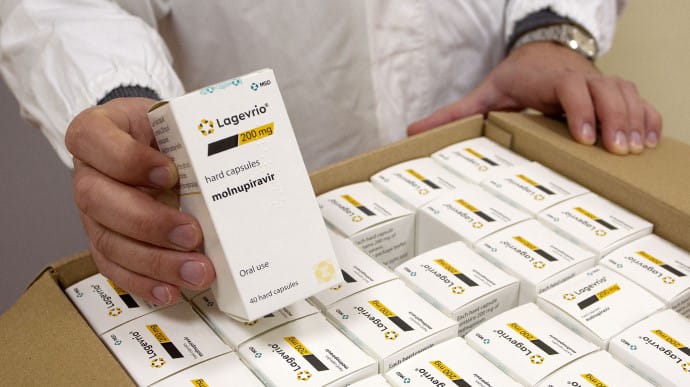 В Україну прибула перша партія протиковідних ліків "Молнупіравір"
