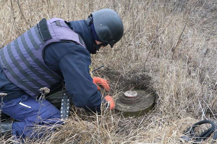 Українські сапери та рятувальники щодня знешкоджують від 2 до 6 тисяч снарядів та мін
