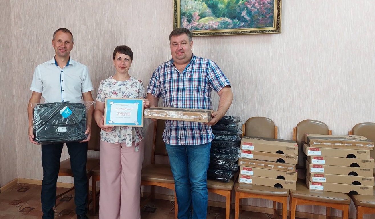 Вакуленчуківська ЗОШ отримала 12 ноутбуків від ЮНІСЕФ
