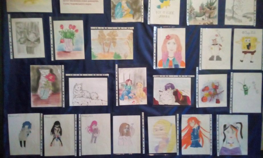Чуднівщина: школярка подає малюнки, щоб купити теплий одяг земляку