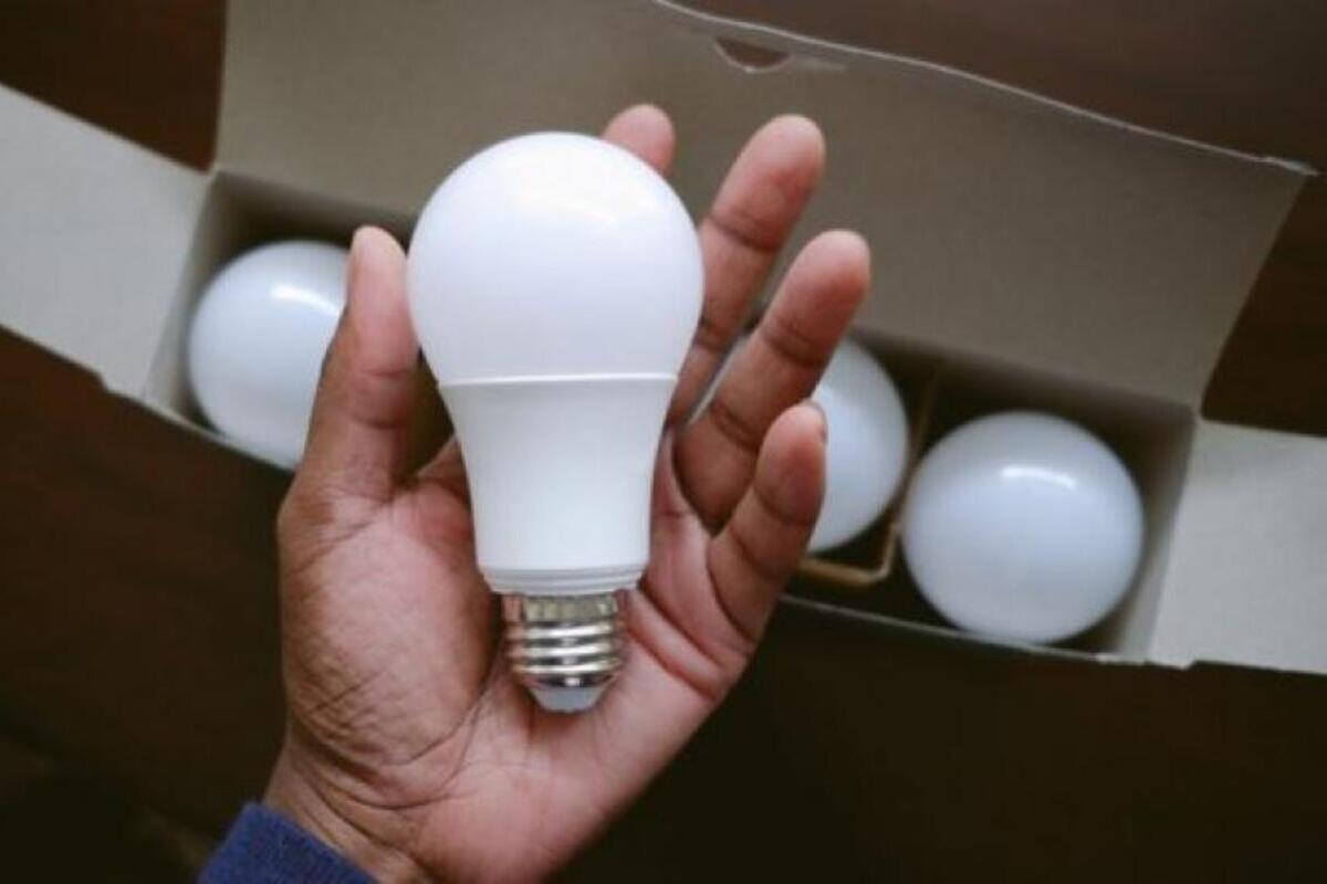Українці можуть отримати ще 11 мільйонів LED-ламп: як подати заявку в "Дії"