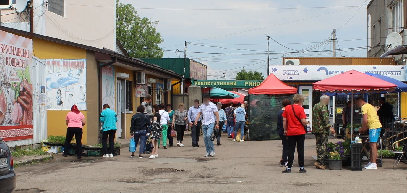 Чуднів: торгівля на вулиці Героїв Майдану