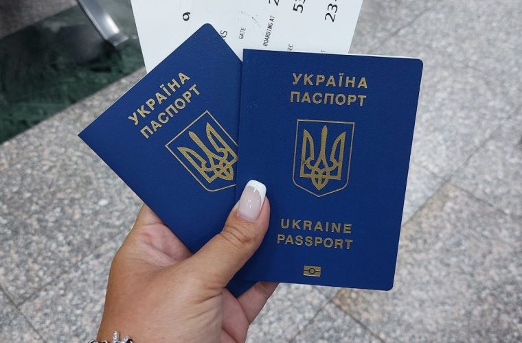 Уряд спростив процедуру оформлення паспортів