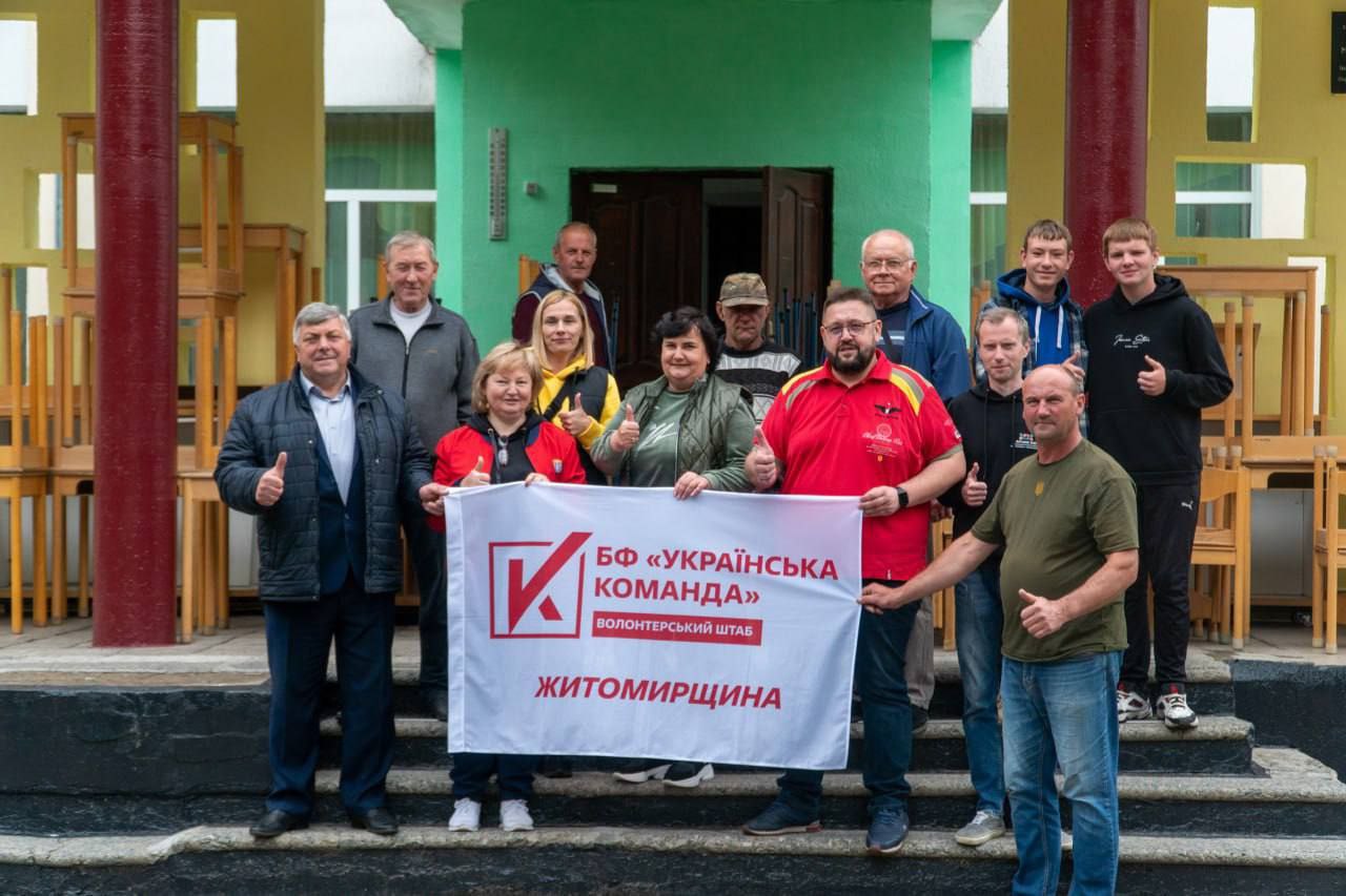 Представники Волонтерського штабу "Українська команда" конкретними справами долучаються до облаштування навчальних закладів області