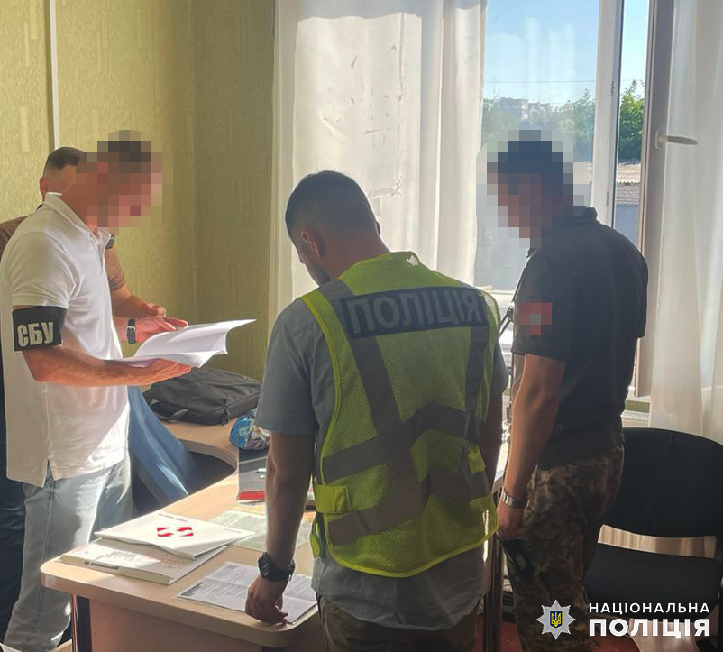 На Житомирщині правоохоронці викрили схему ухилення від військової служби та виїзду за кордон