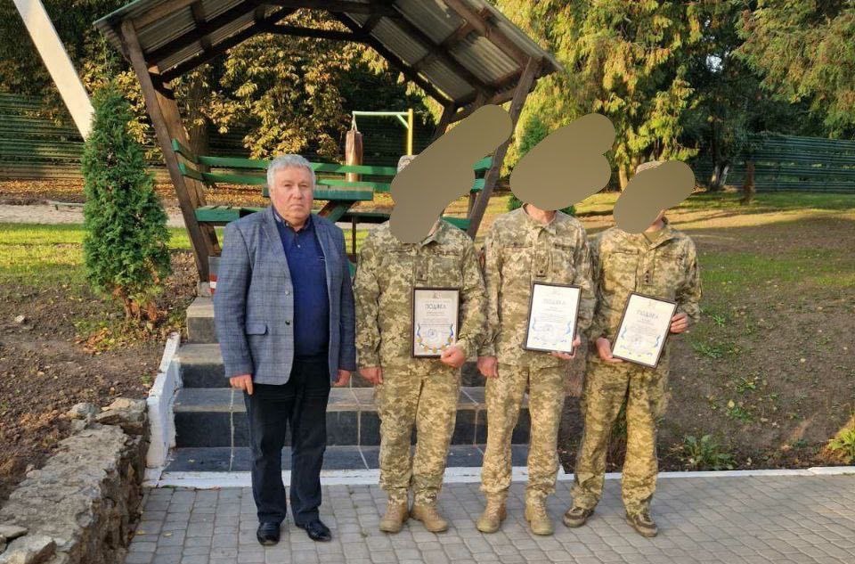 Відзнаки і пошана захисникам і захисницям України
