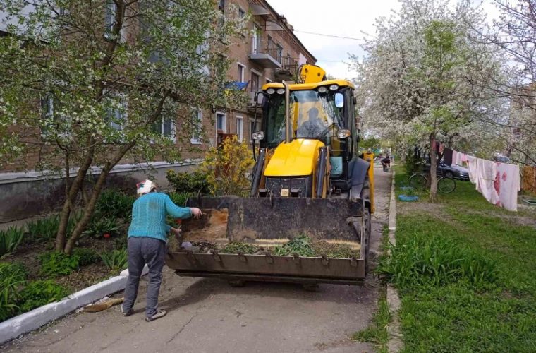 У селищі Вакуленчук Чуднівської громади відбулося весняне прибирання