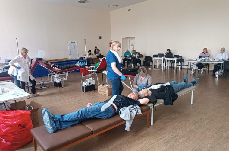 Волонтери "Українська команда" стали донорами крові