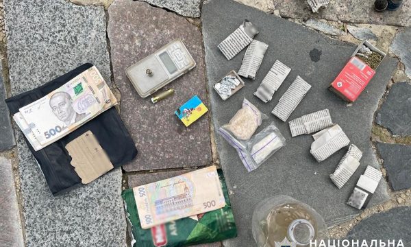 Чуднівські поліцейські знайшли наркосклад у гаражі жителя Романова