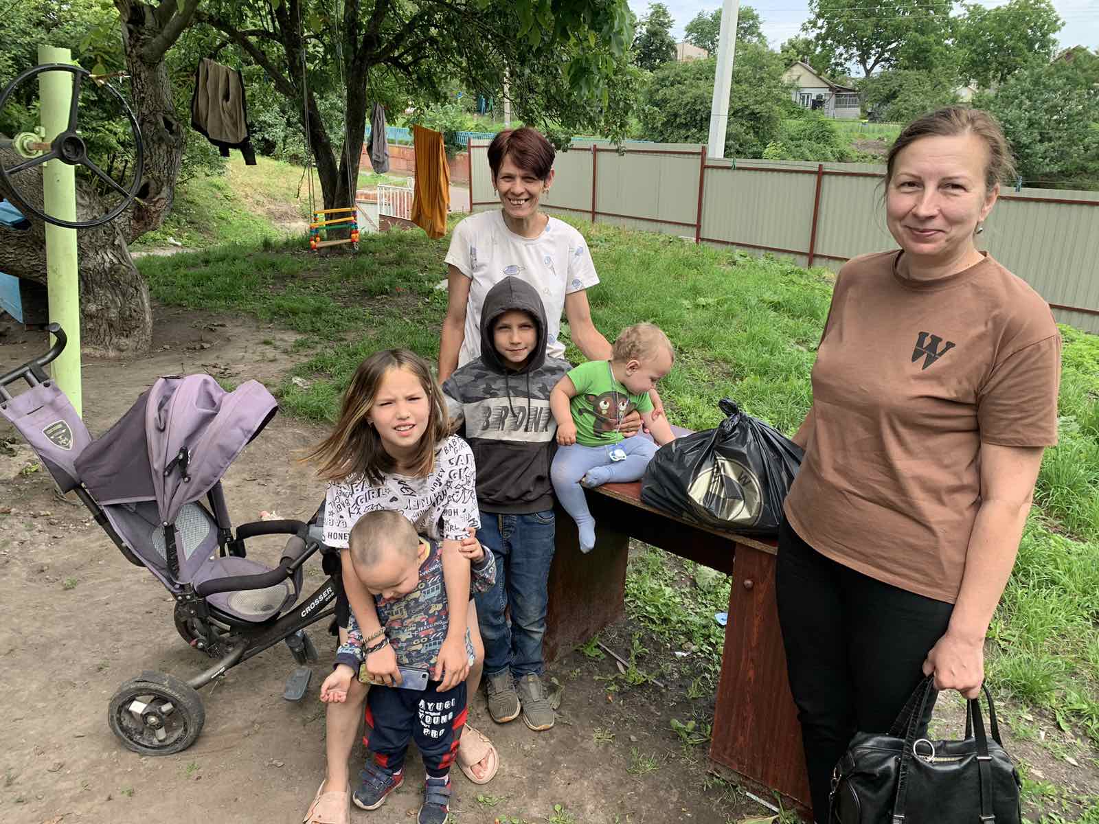 У Великих Коровинцях та Красносілці відвідали сім’ї, які в складних життєвих обставинах