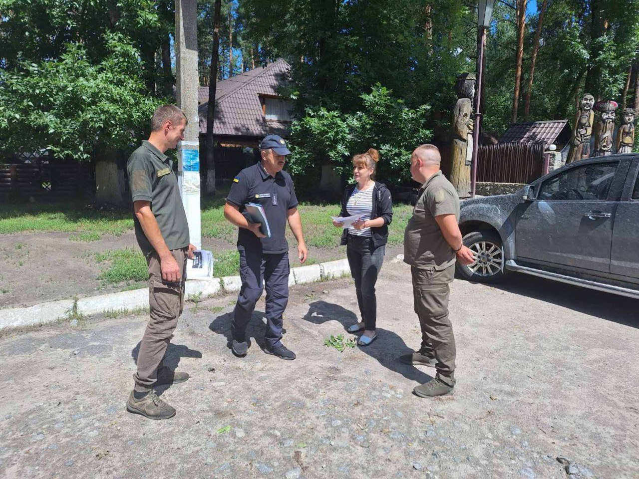 У с. Дідківці рятувальники провели профілактичні заходи з місцевими жителями