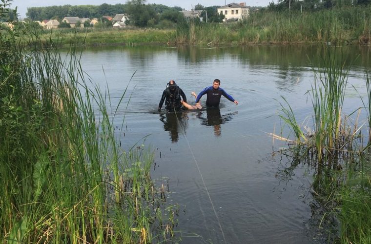 У Романові втопився чоловік: тіло дістали рятувальники