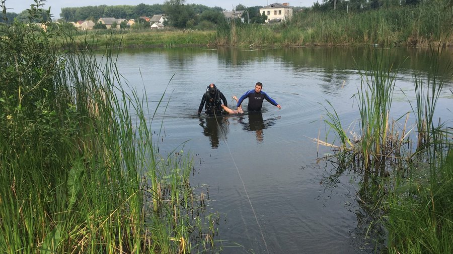 У Романові втопився чоловік: тіло дістали рятувальники