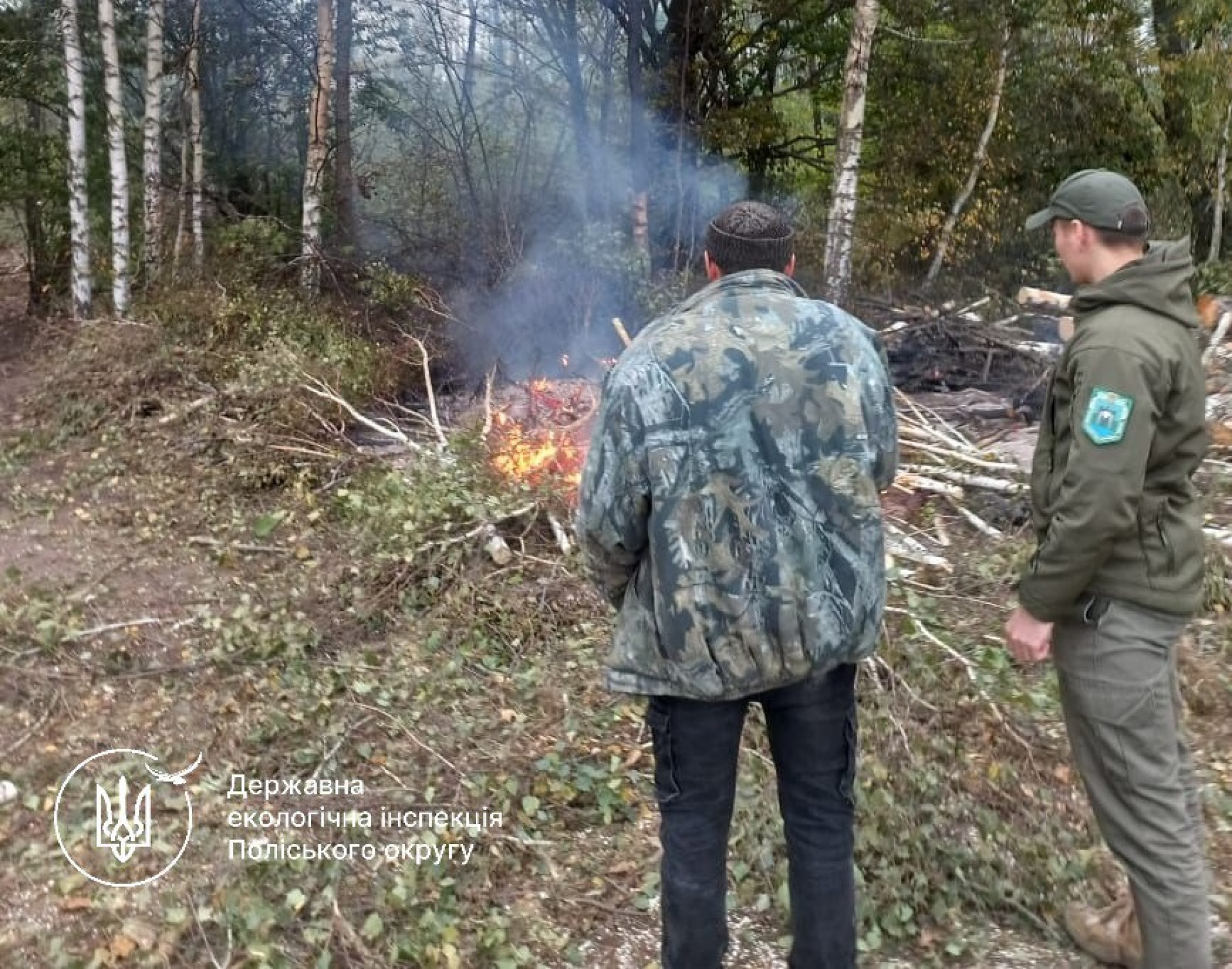 Жителя Романівської громади оштрафували на 1500 гривень за спалювання гілля біля лісу