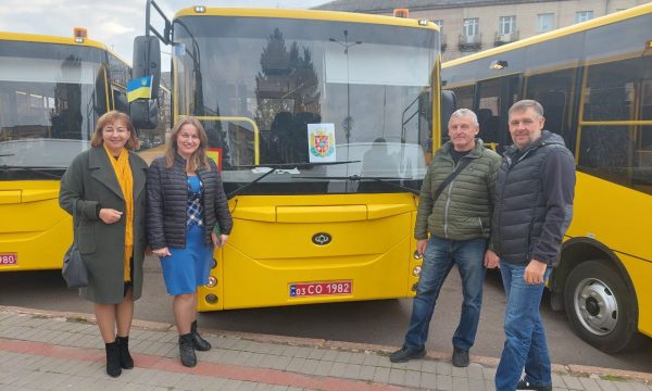 У Чуднівську громаду передали новий шкільний автобус