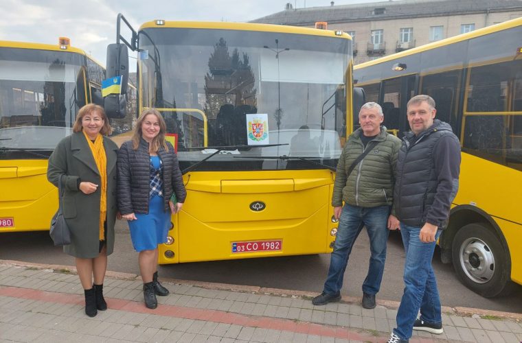 У Чуднівську громаду передали новий шкільний автобус