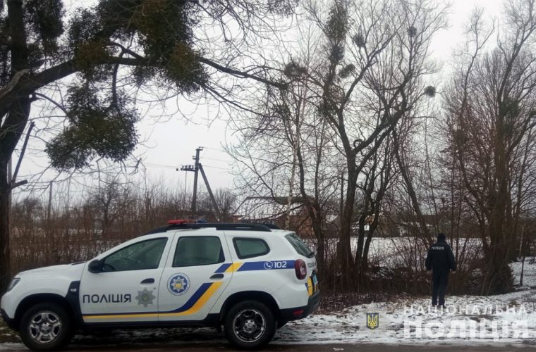 Смертельно травмував односельця порцеляновою статуеткою: чуднівські поліцейські затримали підозрюваного