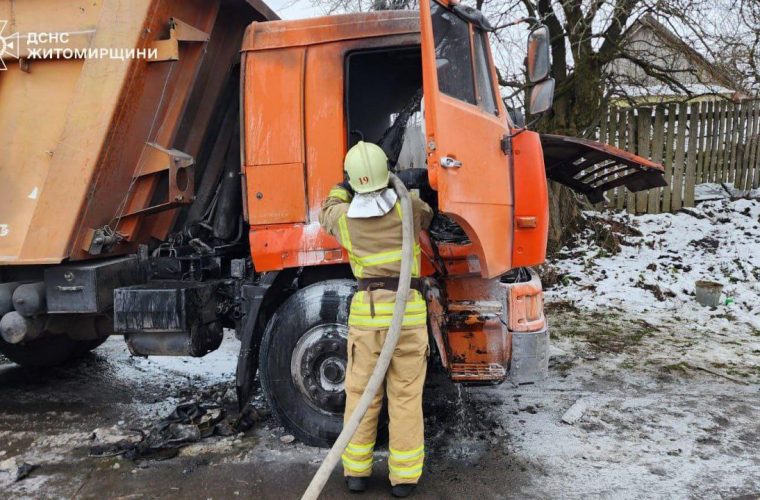 Вантажівка із зерном загорілася у Турчинівці