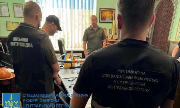 У Чуднові судитимуть командира частини, якому військові замість служби будували будинок у селі на Житомирщині