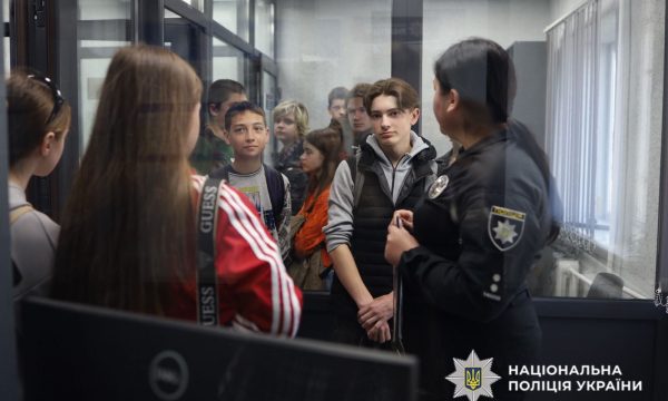 Чуднівські поліцейські знайомили ліцеїстів з особливостями служби в поліції