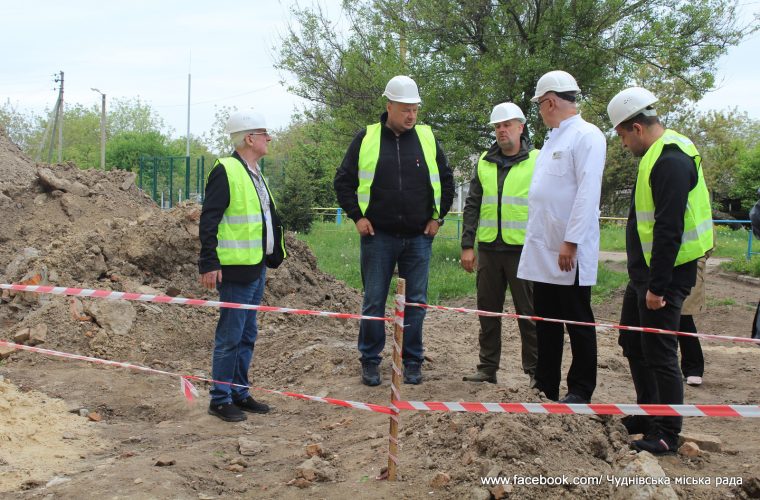 Хід будівельних робіт в Чуднівській лікарні оглянув начальник Житомирської ОВА
