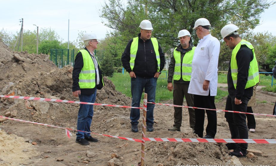 Хід будівельних робіт в Чуднівській лікарні оглянув начальник Житомирської ОВА