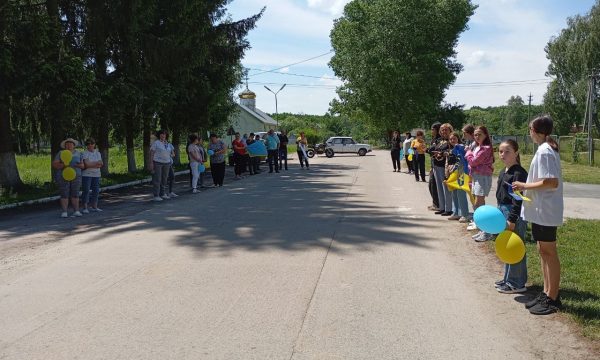 Кіріла Перця зустрічали після 3 років полону в селищі Вакуленчук