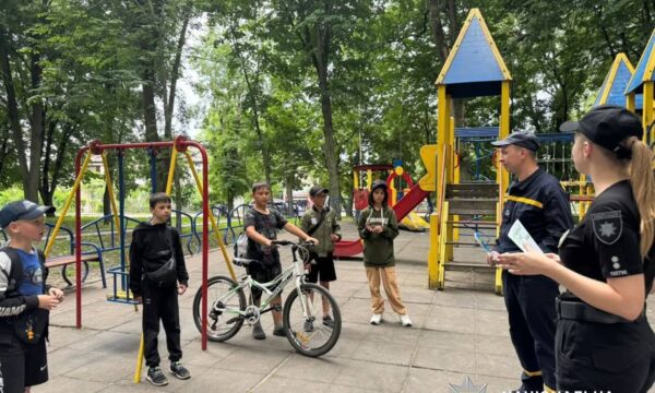 Чуднівські поліцейські та рятувальники нагадали місцевим жителям правила поведінки під час відпочинку
