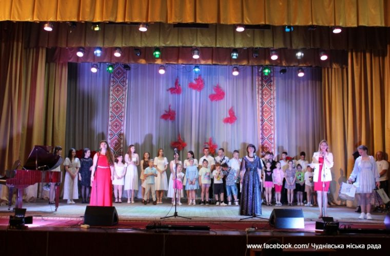 Випуски в спортивній школі, школі мистецтв і танцювальному колективі у Чуднові