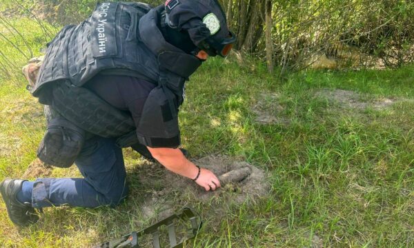 Артснаряд у Великих Коровинцях знайшли працівники РЕМ під час встановлення електроопори