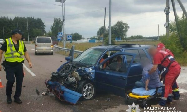 ДТП у Дриглові: на перехресті зіткнулися вантажівка і легковик – троє травмованих