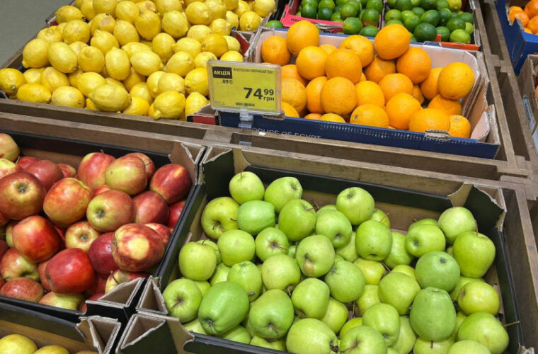 Яблука б’ють рекорди: як зросли ціни на продукти в України — Держстат оприлюднив цифри