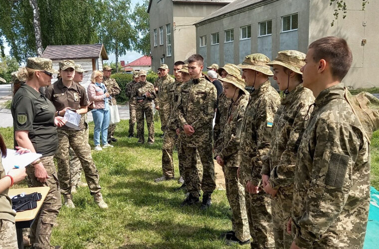 Школярів з 14 років готуватимуть до національного спротиву — нова модель від Міноборони