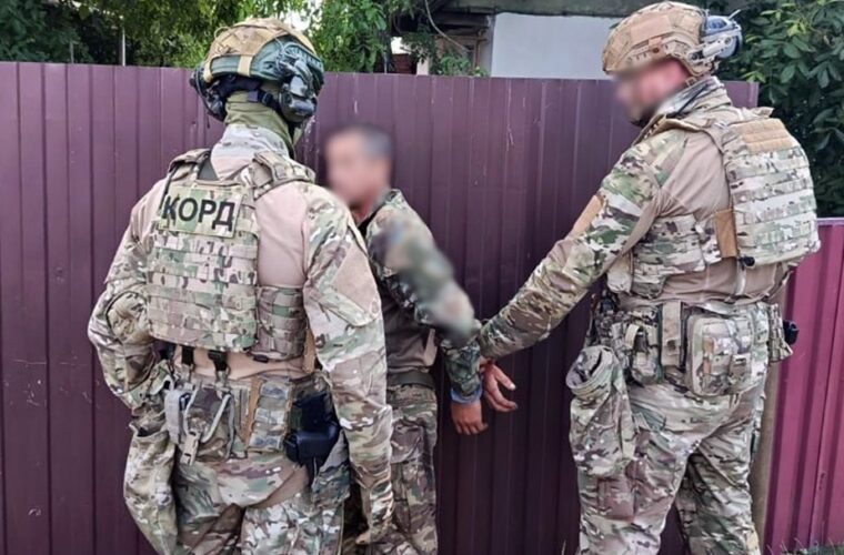 П'яний і з гранатами чоловік погрожував патрульним, котрі працювали в Романові