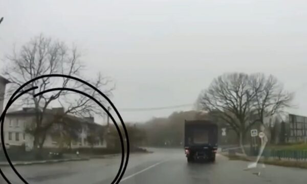 1-річна дитина вибігла боса на дорогу в Чуднові: поліцейські відвідали родину