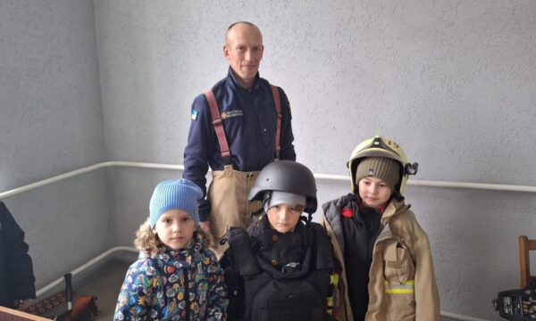 Вихованці ЗДО «Зірочка» відвідали пожежно-рятувальний підрозділ Чуднова