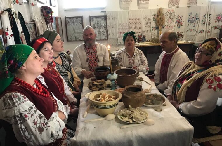 Традиційні пісні страви перед Різдвом: у Короченках на Чуднівщині показали традиції Святвечора