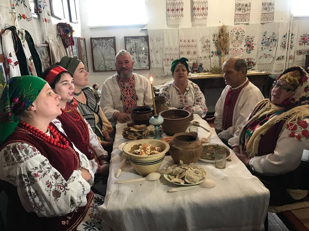 Традиційні пісні страви перед Різдвом: у Короченках на Чуднівщині показали традиції Святвечора