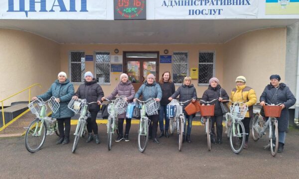У Чуднівській громаді соціальні працівники отримали нові велосипеди