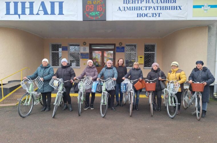 У Чуднівській громаді соціальні працівники отримали нові велосипеди