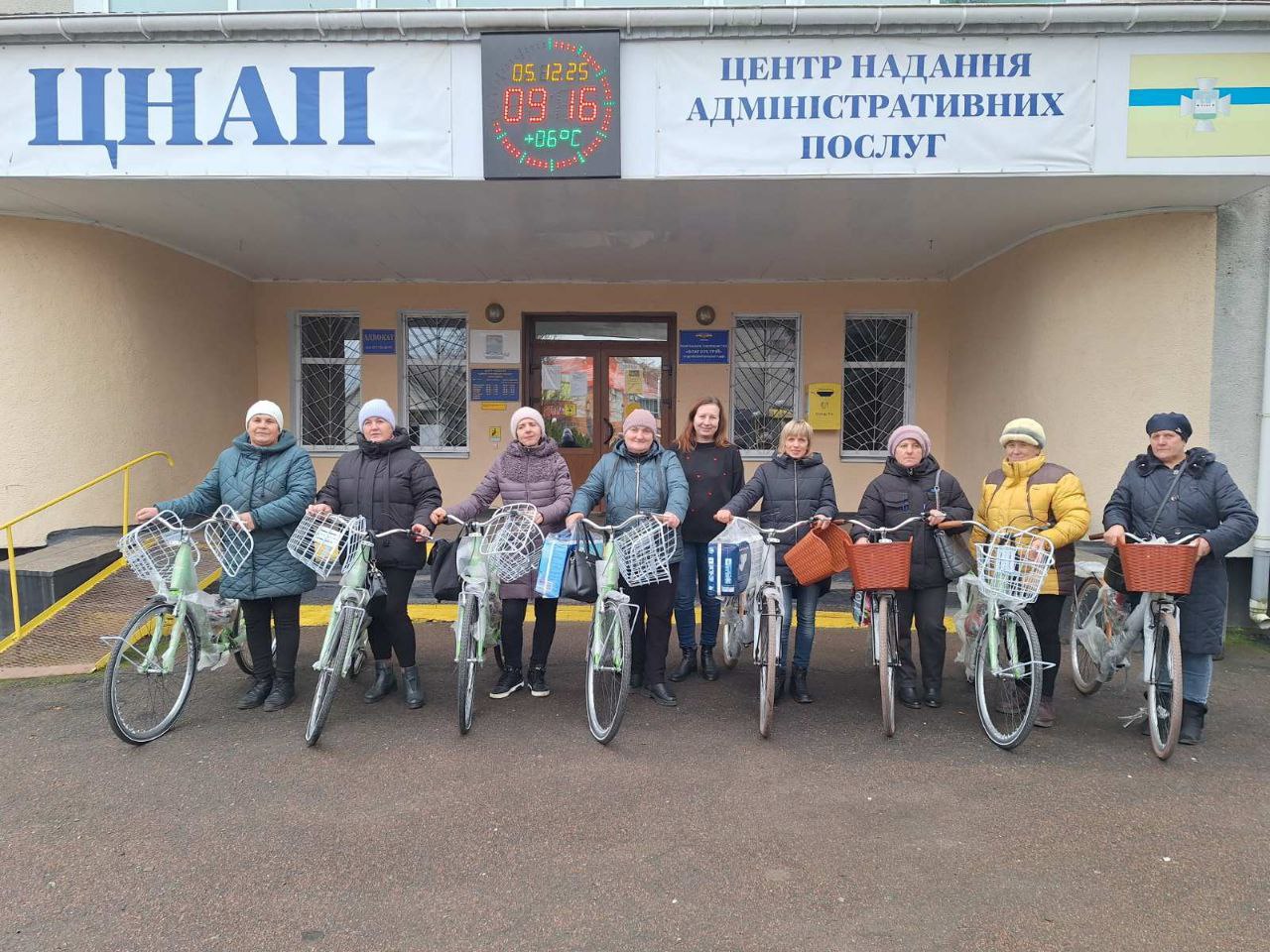 У Чуднівській громаді соціальні працівники отримали нові велосипеди
