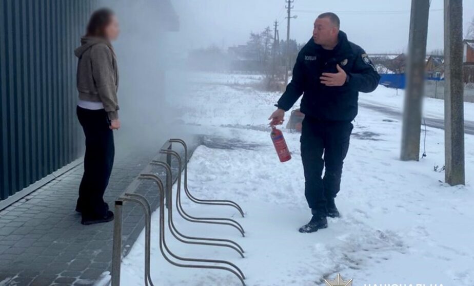 У Чуднові поліцейські запобігли пожежі у крамниці