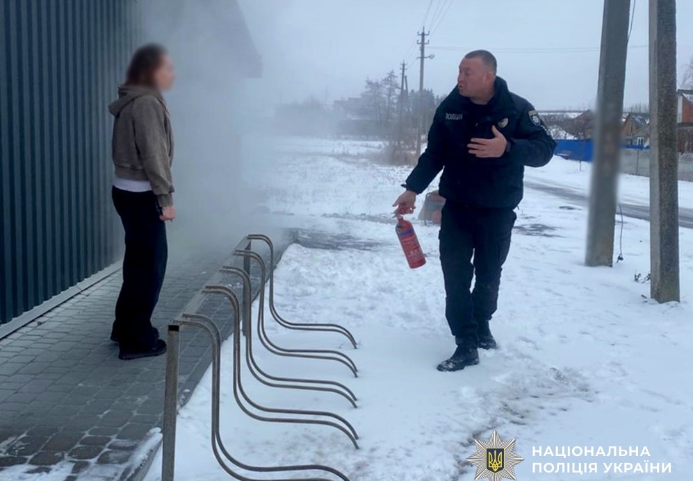 У Чуднові поліцейські запобігли пожежі у крамниці